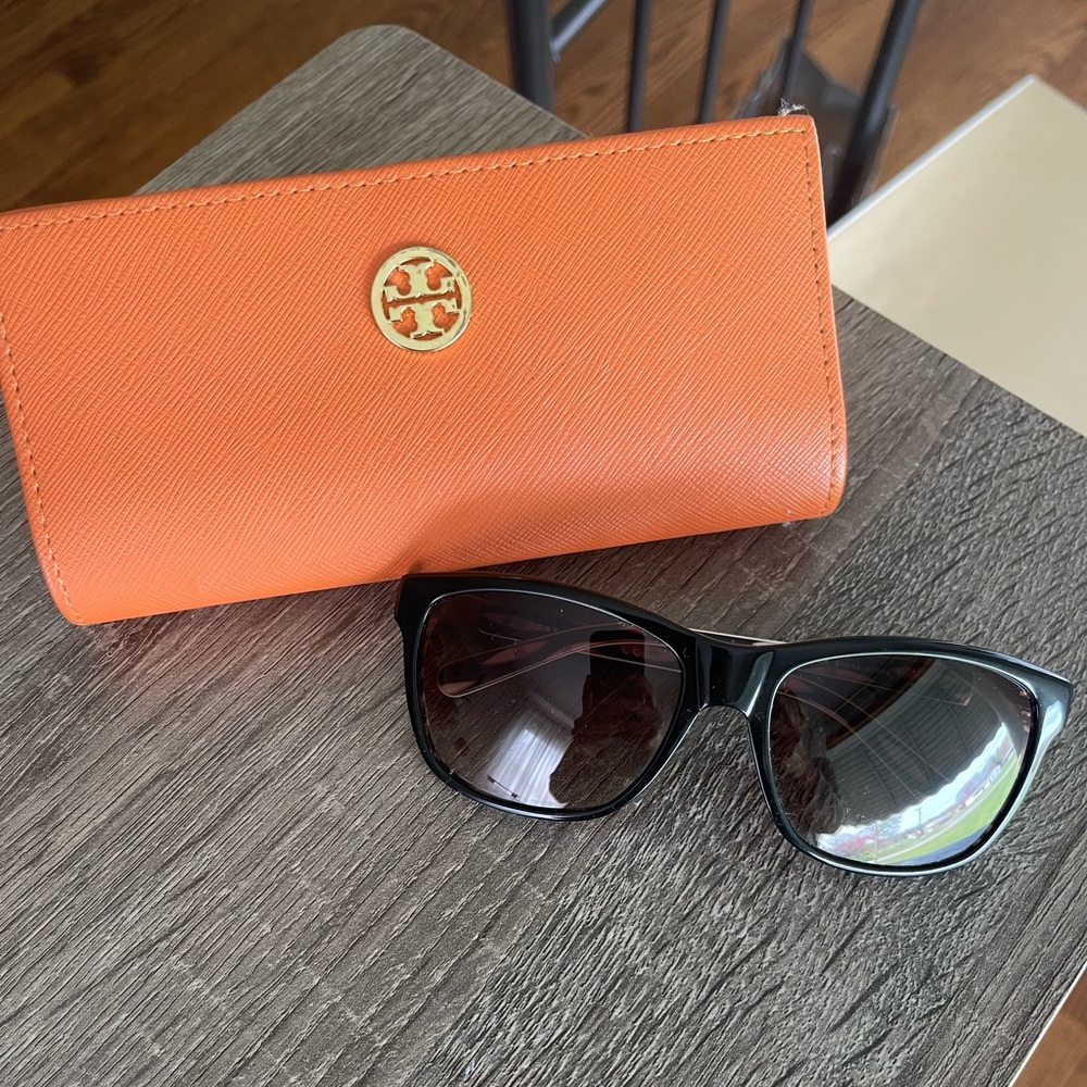 Tory Burch Womens Sunglasses